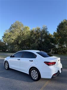 2018 Kia Rio LX - Photo 3 - Farmington, NM 87401