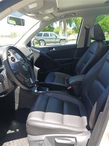 2011 Volkswagen Tiguan S 4Motion   - Photo 10 - Farmington, NM 87401