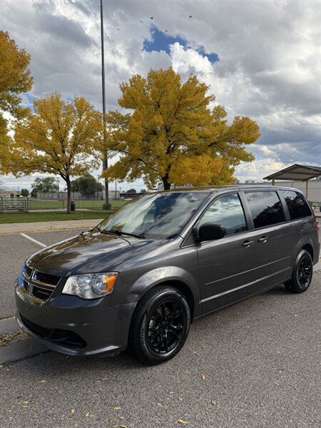 2017 Dodge Grand Caravan SE Plus   - Photo 1 - Farmington, NM 87401