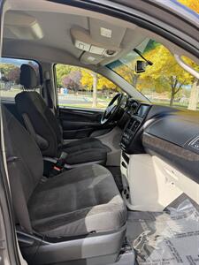 2017 Dodge Grand Caravan SE Plus - Photo 9 - Farmington, NM 87401