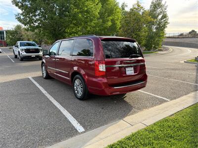 2013 Chrysler Town & Country Touring-L   - Photo 5 - Farmington, NM 87401