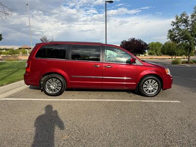 2013 Chrysler Town & Country Touring-L   - Photo 4 - Farmington, NM 87401