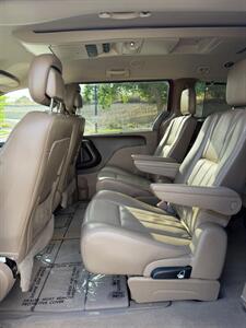 2013 Chrysler Town & Country Touring-L   - Photo 10 - Farmington, NM 87401