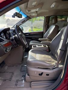 2013 Chrysler Town & Country Touring-L   - Photo 8 - Farmington, NM 87401