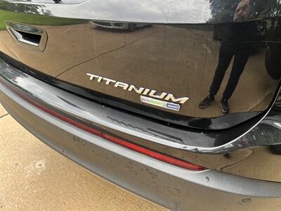 2018 Ford Edge Titanium   - Photo 9 - Kansas City, KS 64120