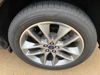 2018 Ford Edge Titanium   - Photo 10 - Kansas City, KS 64120