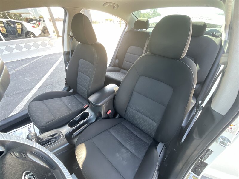 2016 Kia Forte LX - Photo 10 - Las Cruces, NM 88005