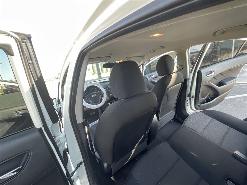 2016 Kia Forte LX - Photo 13 - Las Cruces, NM 88005