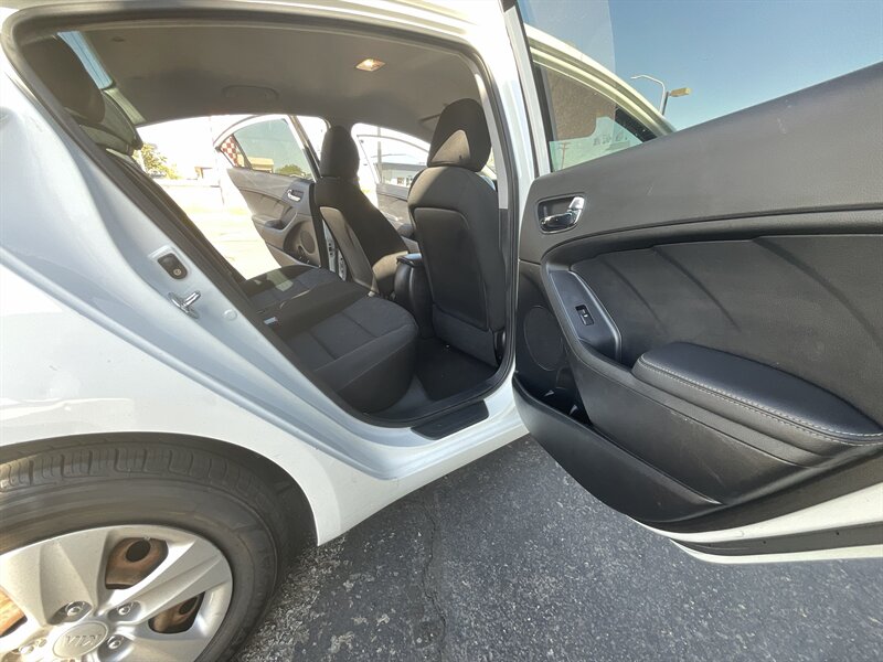 2016 Kia Forte LX - Photo 18 - Las Cruces, NM 88005