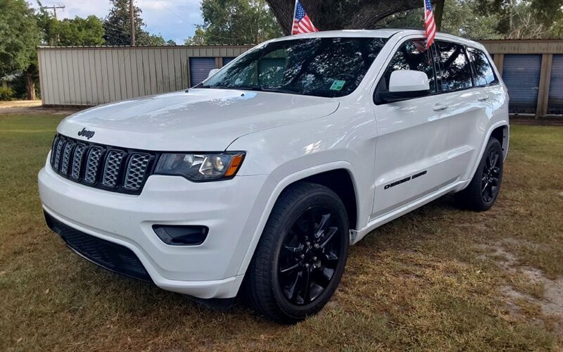 2021 Jeep Grand Cherokee LAREDO   - Photo 1 - Deridder, LA 70634