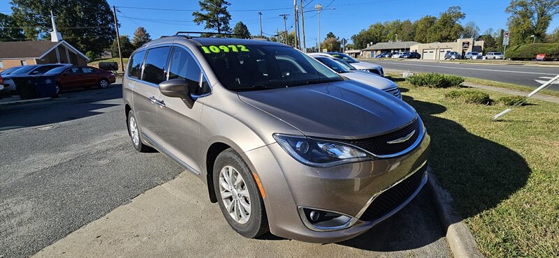 2017 Chrysler Pacifica Touring Plus  