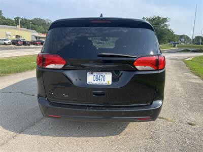 2018 Chrysler Pacifica Touring Plus - Photo 5 - Kansas City, MO 64134-4202