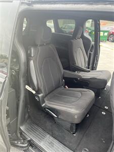2018 Chrysler Pacifica Touring Plus - Photo 11 - Kansas City, MO 64134-4202
