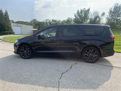 2018 Chrysler Pacifica Touring Plus - Photo 7 - Kansas City, MO 64134-4202