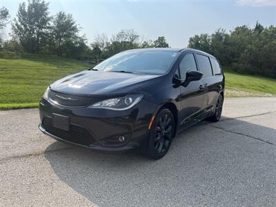 2018 Chrysler Pacifica Touring Plus - Photo 1 - Kansas City, MO 64134-4202