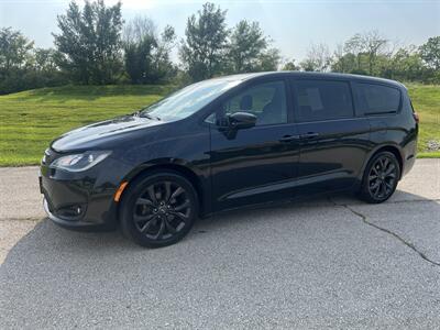 2018 Chrysler Pacifica Touring Plus - Photo 8 - Kansas City, MO 64134-4202