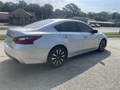 2018 Nissan Altima 2.5 SV - Photo 5 - Kansas City, MO 64134-4202