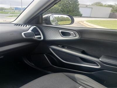 2020 Kia Soul LX   - Photo 12 - Kansas City, MO 64134-4202