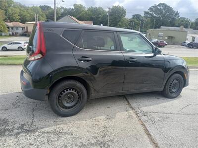 2020 Kia Soul LX   - Photo 5 - Kansas City, MO 64134-4202