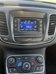 2016 Chrysler 200 Limited Platinum - Photo 11 - Kansas City, MO 64134-4202