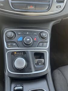 2016 Chrysler 200 Limited Platinum - Photo 12 - Kansas City, MO 64134-4202