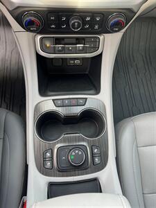 2023 GMC Acadia SLT - Photo 12 - Ketchikan, AK 99901