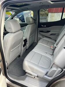 2023 GMC Acadia SLT - Photo 6 - Ketchikan, AK 99901