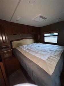 2016 THOR 34F HURRICANE MH   - Photo 22 - Ukiah, CA 95482