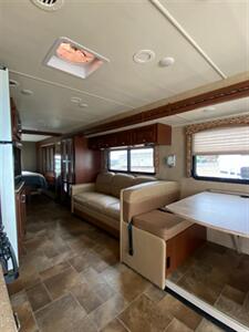 2016 THOR 34F HURRICANE MH   - Photo 12 - Ukiah, CA 95482