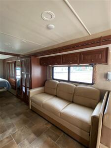 2016 THOR 34F HURRICANE MH   - Photo 15 - Ukiah, CA 95482