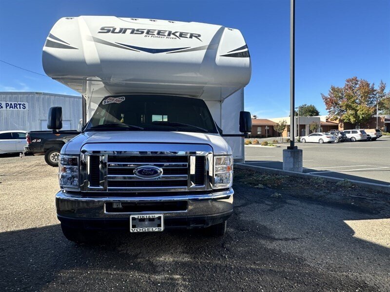 2019 FOREST RIVER 2860DS SUNSEEKER  