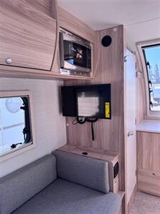 2026 T@B 360 CS BLACK CANYON *NEW*   - Photo 9 - Ukiah, CA 95482