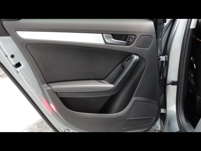 2010 Audi A4 2.0T Premium Plus - Photo 12 - Winnetka,