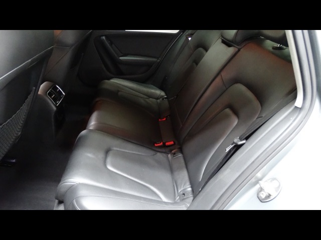 2010 Audi A4 2.0T Premium Plus - Photo 13 - Winnetka,