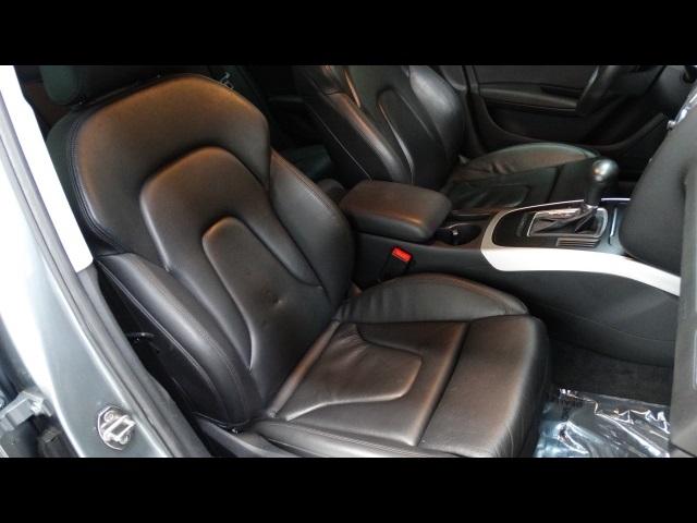 2010 Audi A4 2.0T Premium Plus - Photo 16 - Winnetka,