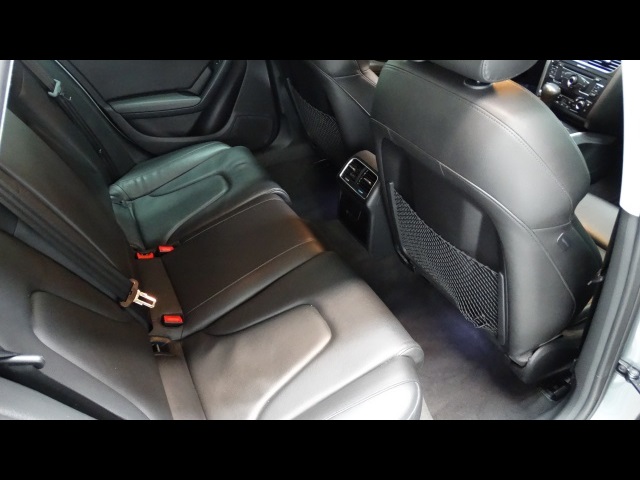 2010 Audi A4 2.0T Premium Plus - Photo 20 - Winnetka,